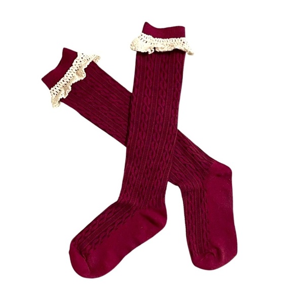 Burgundy cable knit knee socks with ivory crochet lace ruffle - Picture 4 of 4